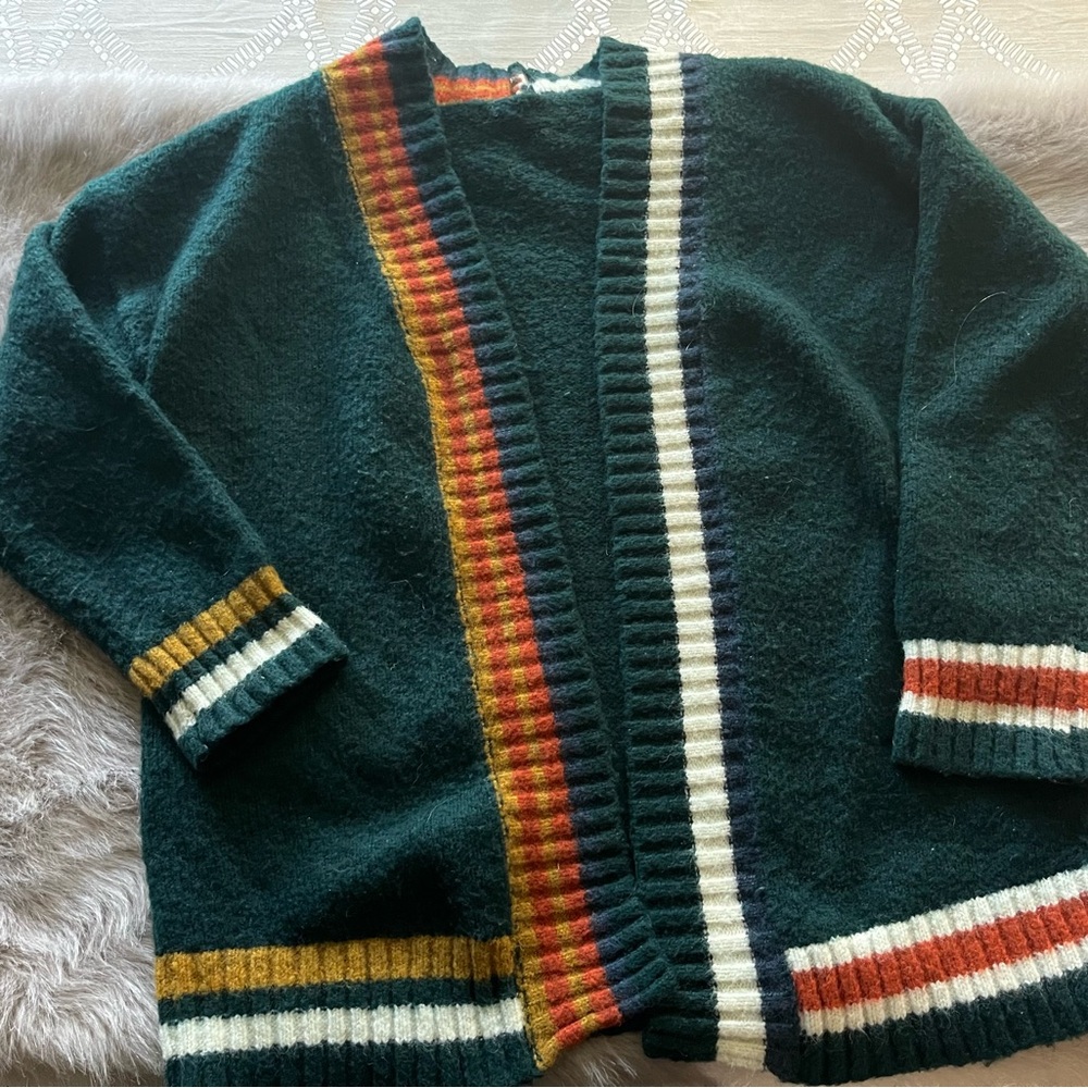 Ladies SM/MED Hunter green sweater with fun trim